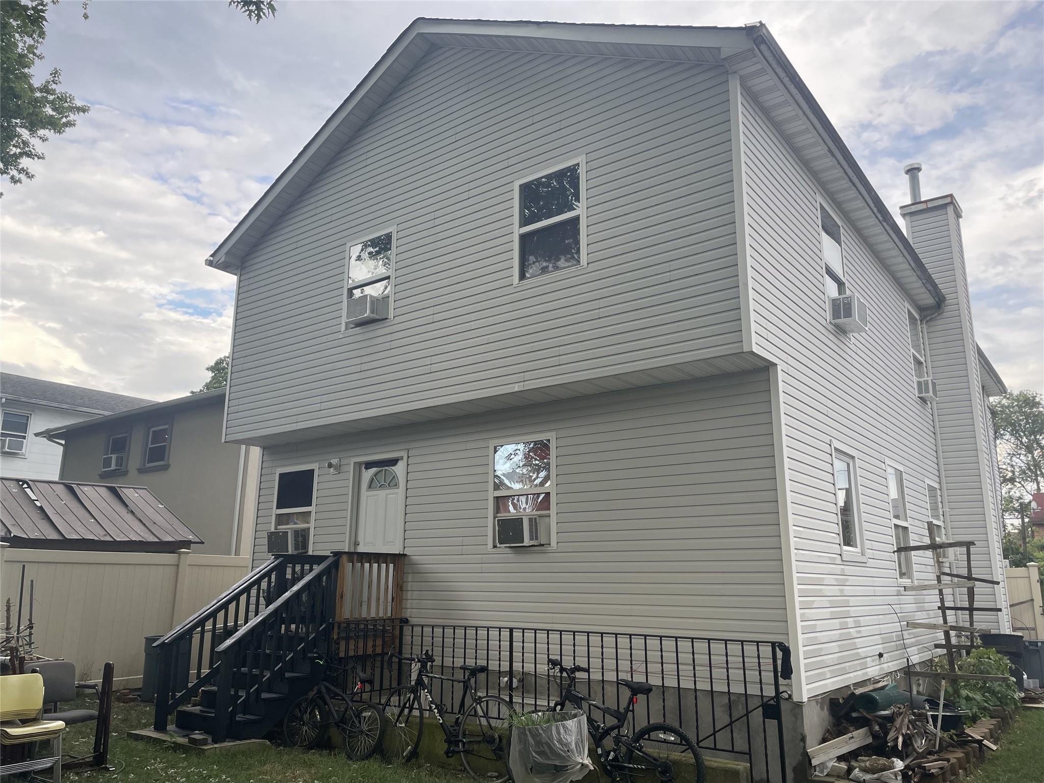 #3 photo, 199 Wellesley Street, Hempstead , NY 11550