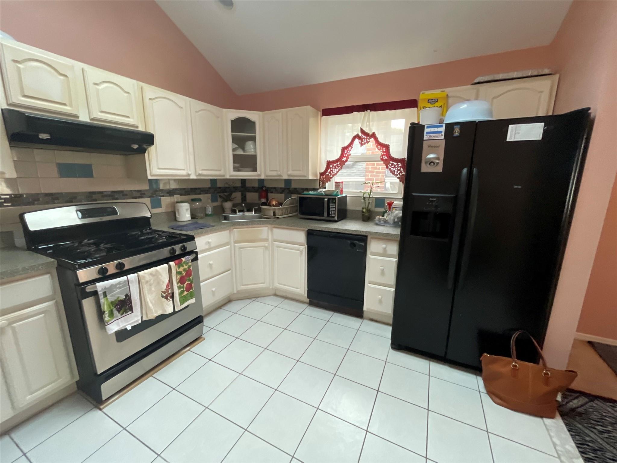 #6 photo, 199 Wellesley Street, Hempstead , NY 11550