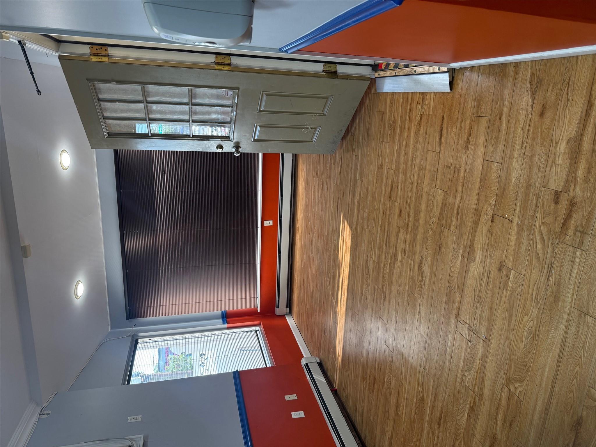 #10 photo, 3717 E Tremont Avenue, ブロンクス区 Bronx , NY 10465