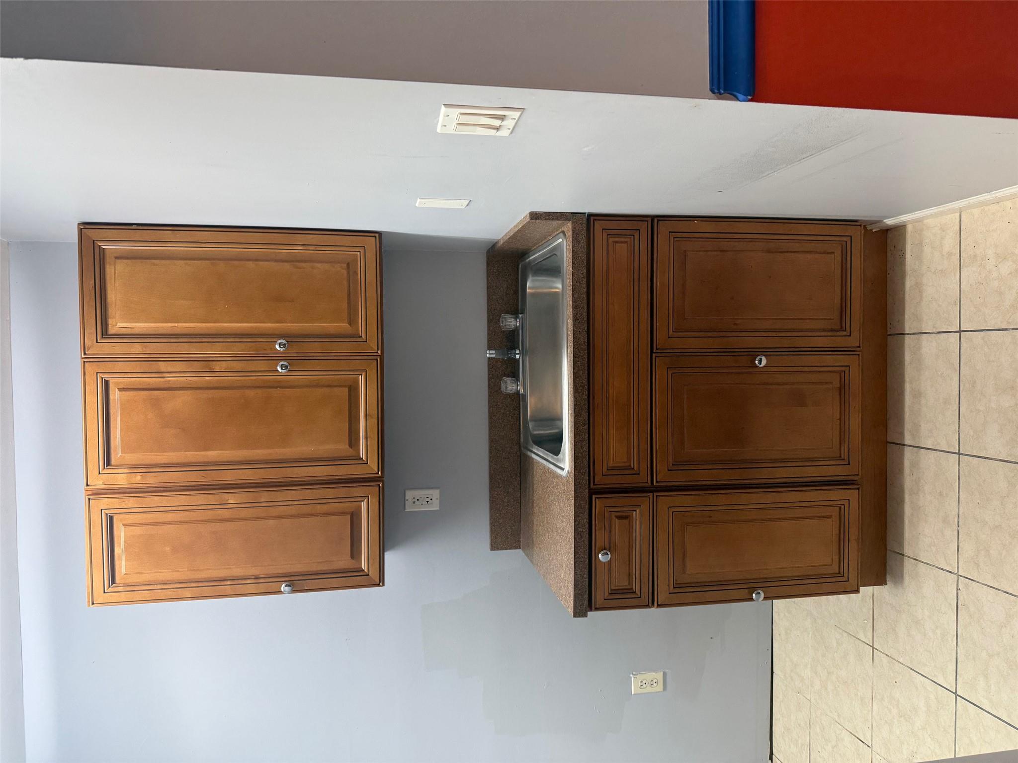 #3 photo, 3717 E Tremont Avenue, ブロンクス区 Bronx , NY 10465