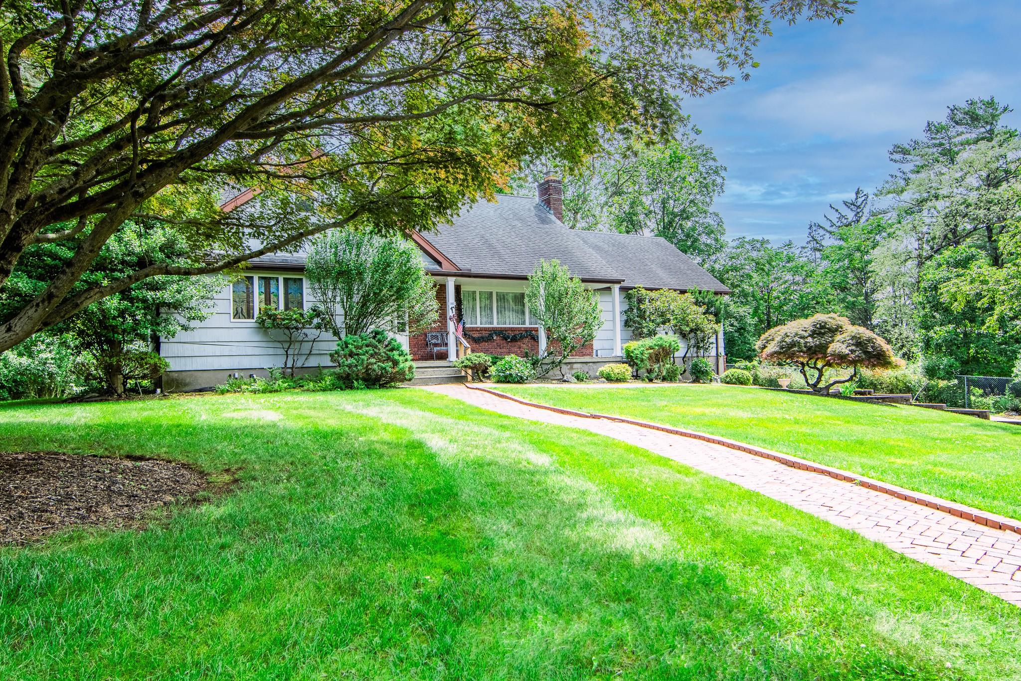 #2 photo, 11 Hillside Court, Suffern , NY 10901