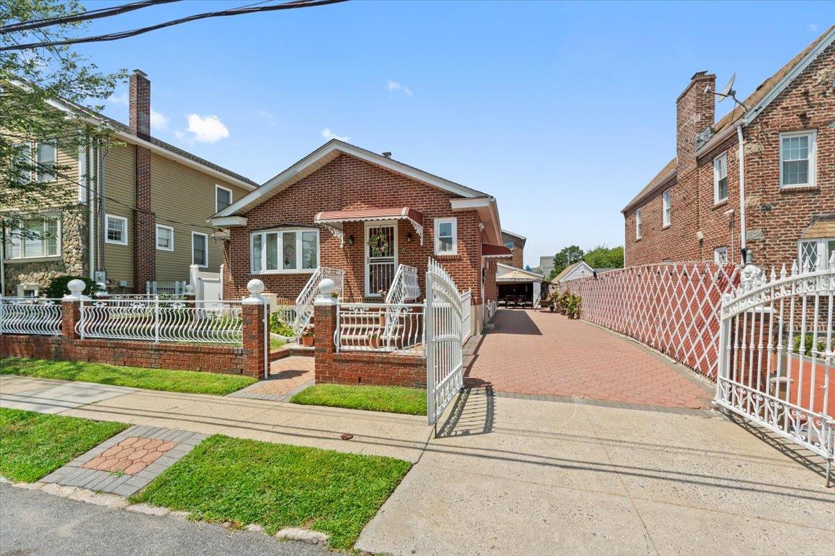 #4 photo, 15 Sumner Avenue, Yonkers , NY 10704