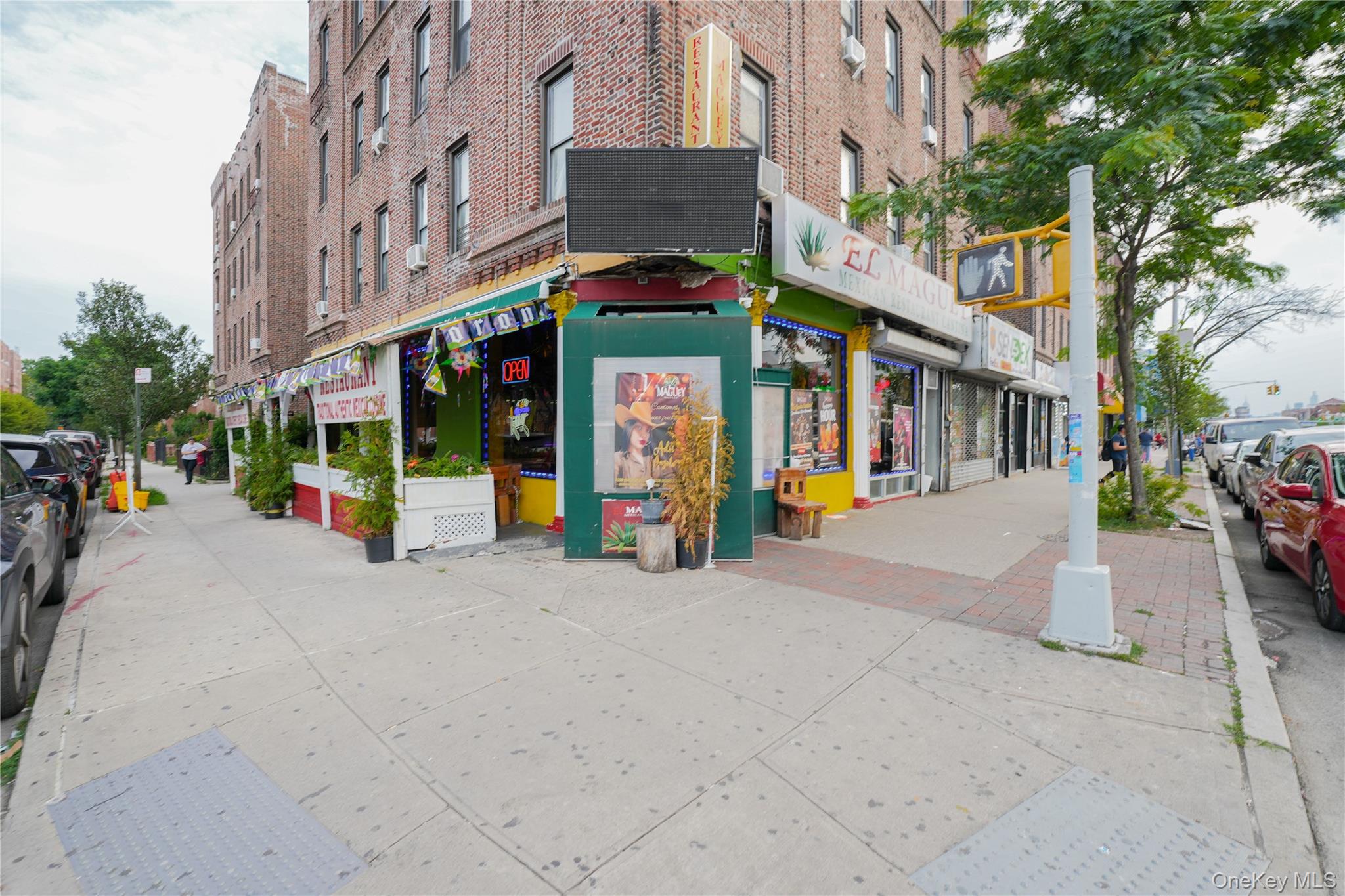 #11 photo, 83-28 Northern Boulevard, クイーンズ区 Jackson Heights , NY 11372