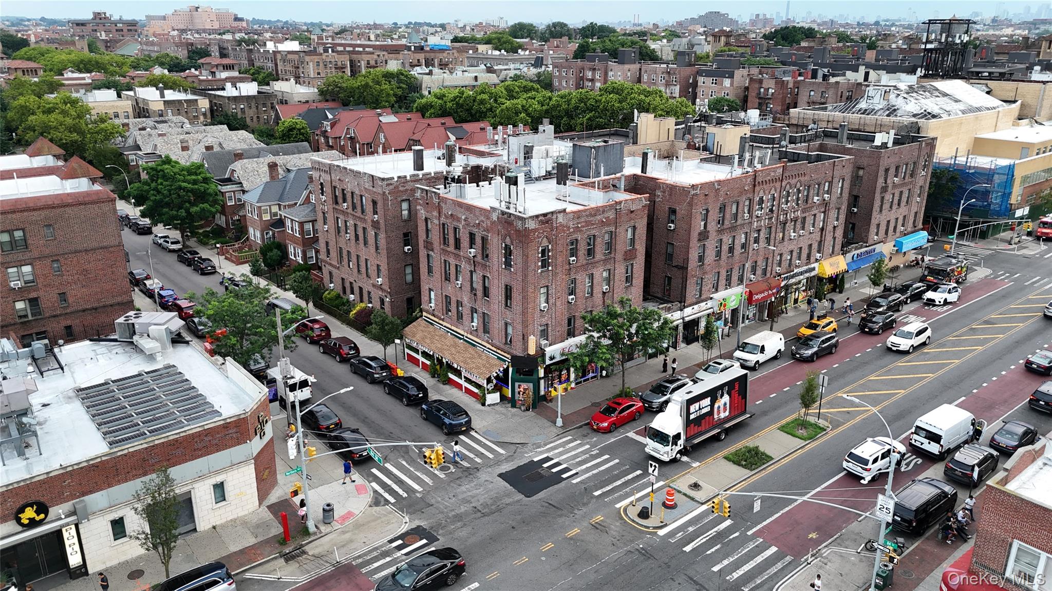 #2 photo, 83-28 Northern Boulevard, クイーンズ区 Jackson Heights , NY 11372