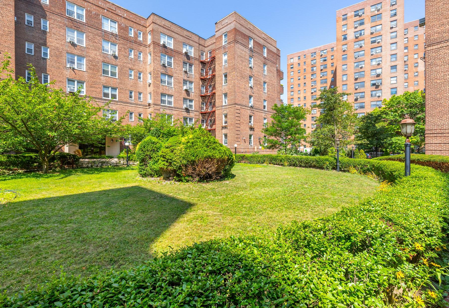 #15 photo, 99-41 64 Avenue, 皇后區 雷哥公園 Rego Park , NY 11374