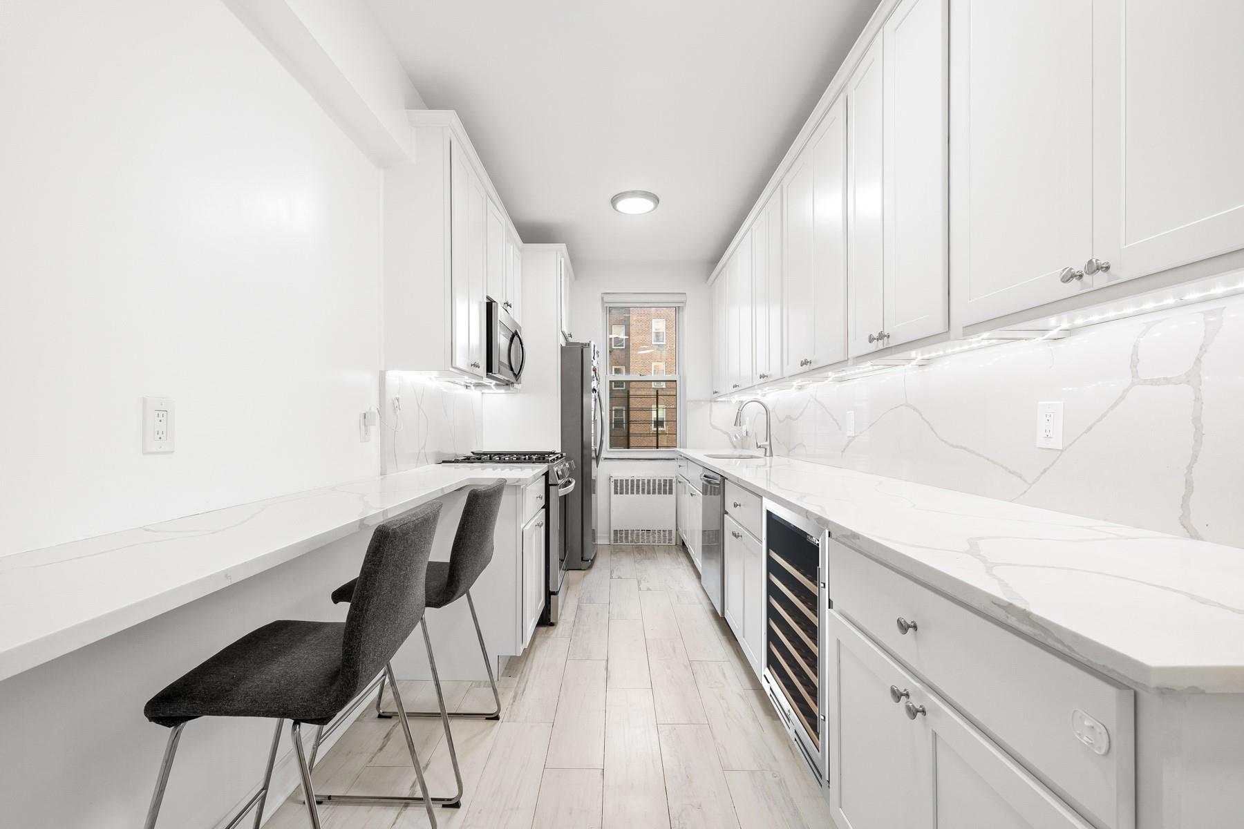 #4 photo, 99-41 64 Avenue, 皇后區 雷哥公園 Rego Park , NY 11374