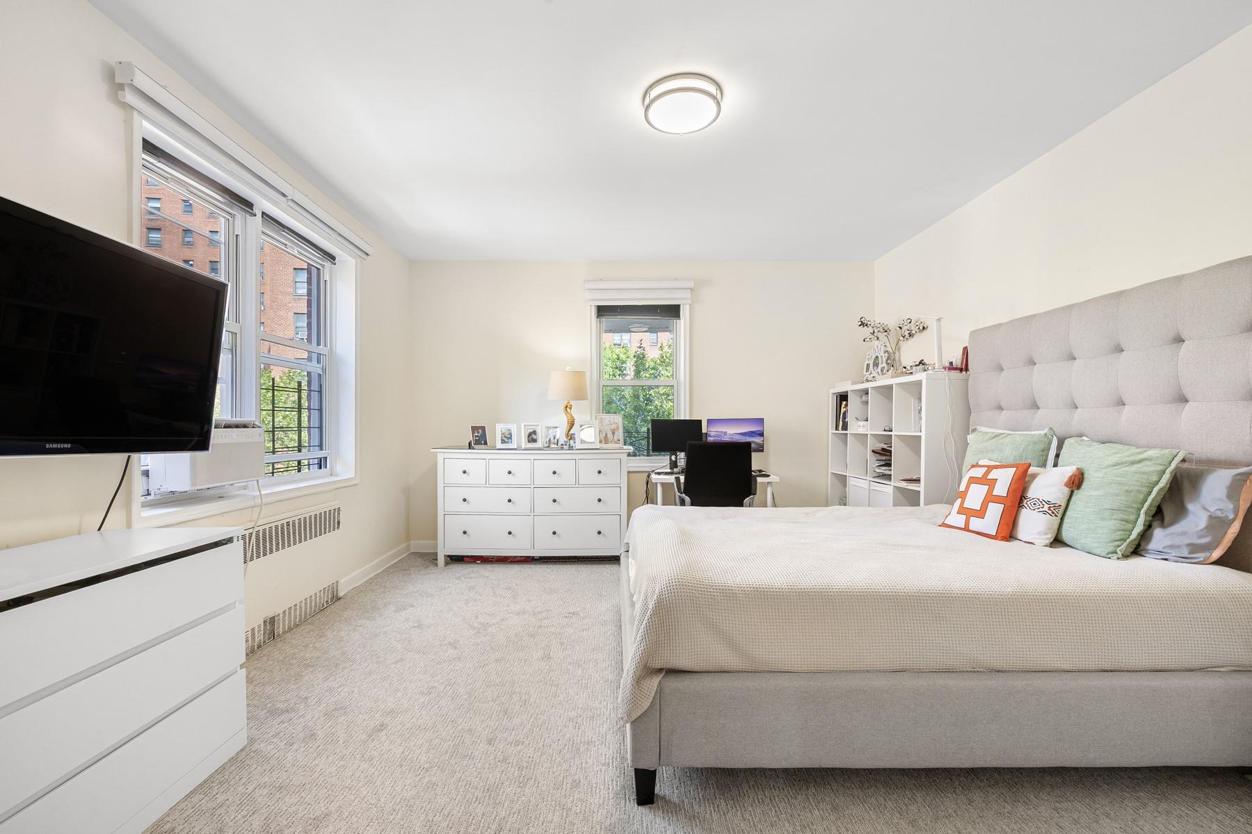 #5 photo, 99-41 64 Avenue, 皇后區 雷哥公園 Rego Park , NY 11374