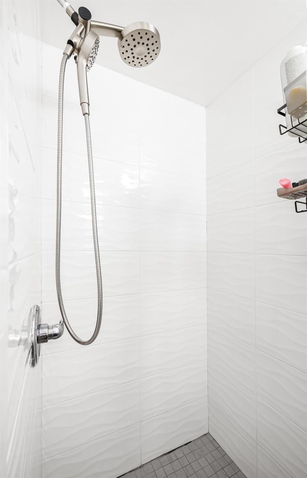 #6 photo, 99-41 64 Avenue, 皇后區 雷哥公園 Rego Park , NY 11374