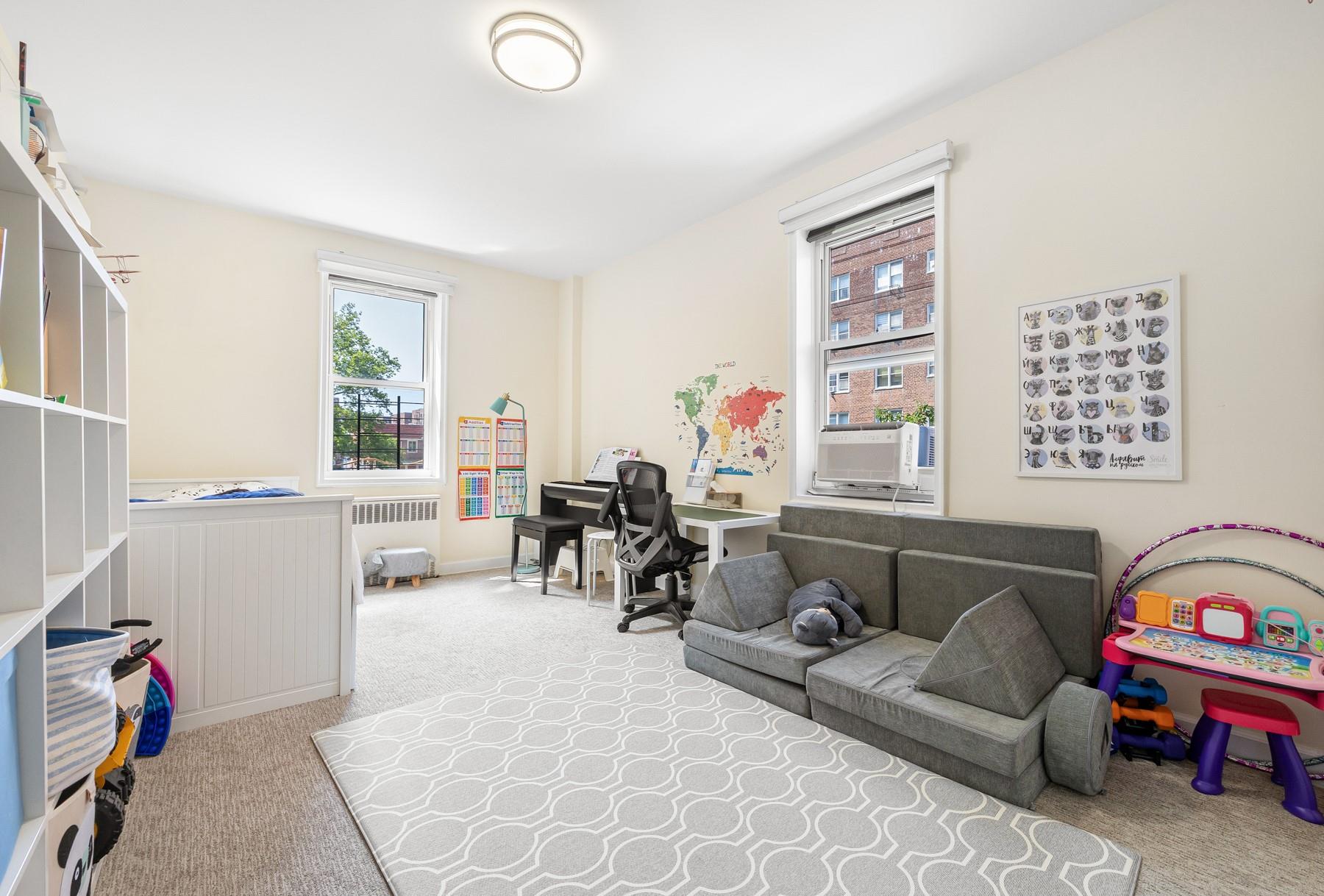 #8 photo, 99-41 64 Avenue, 皇后區 雷哥公園 Rego Park , NY 11374