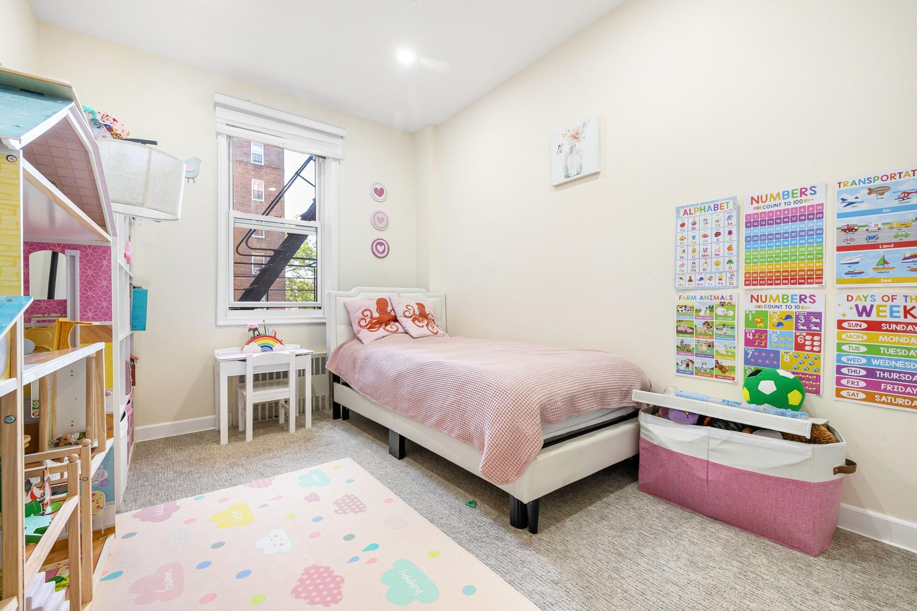 #9 photo, 99-41 64 Avenue, 皇后區 雷哥公園 Rego Park , NY 11374