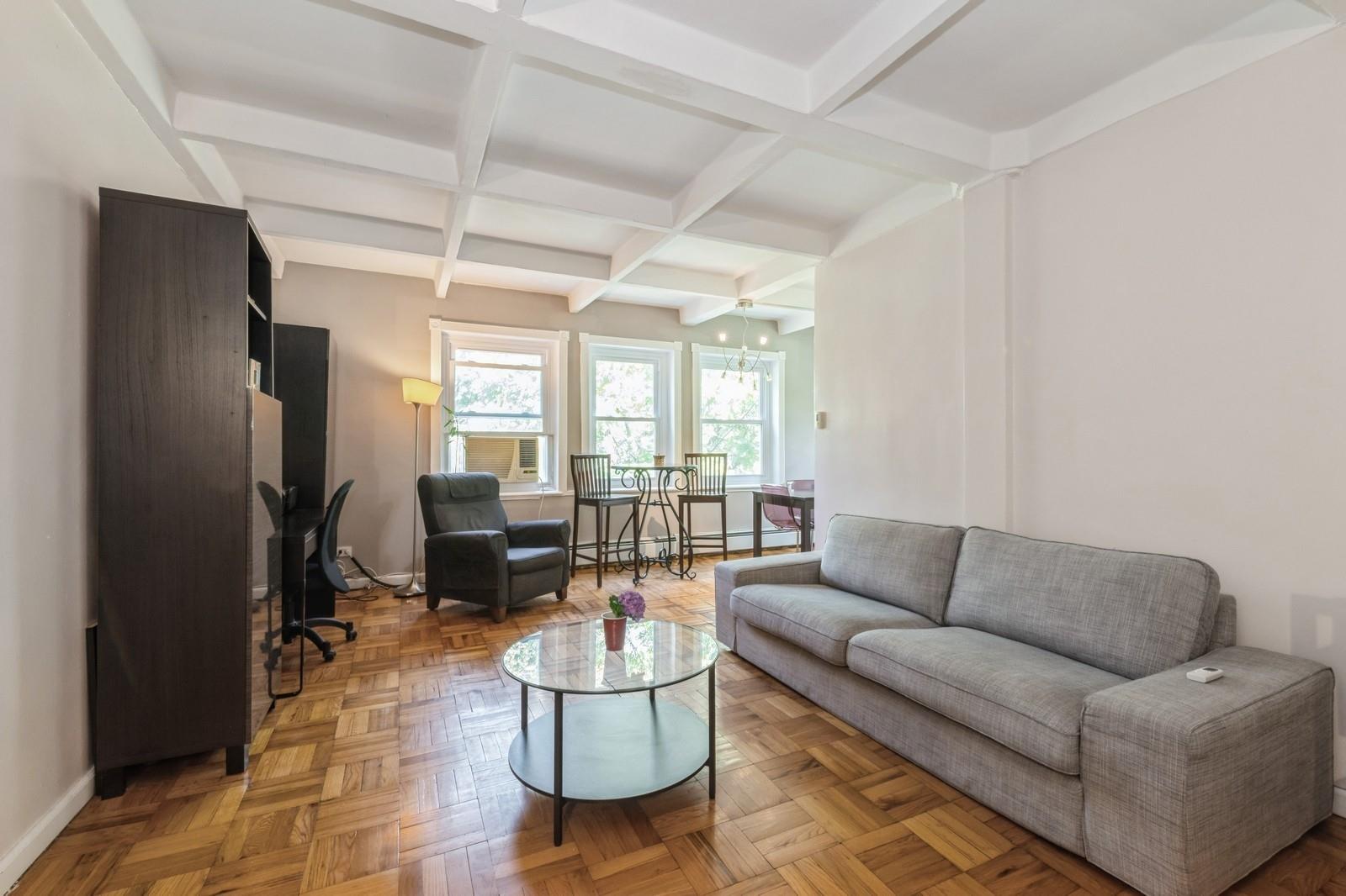 #1 photo, 147-35 Village Road, 皇后區 Briarwood , NY 11435