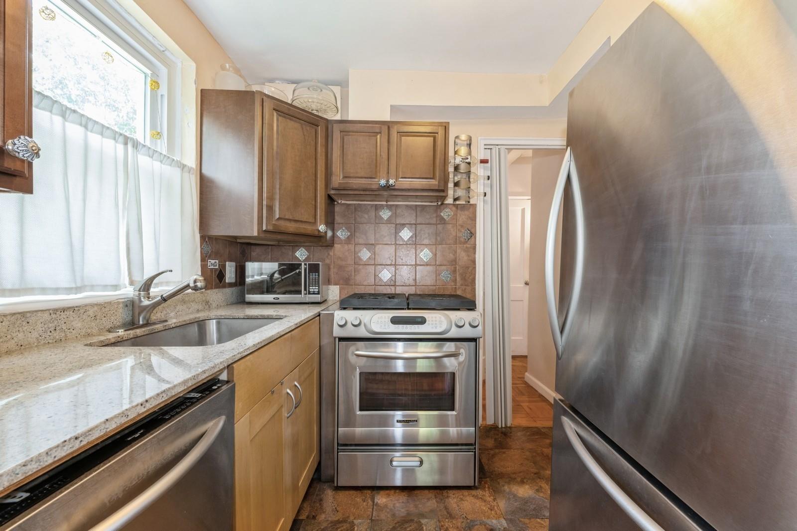 #10 photo, 147-35 Village Road, 皇后區 Briarwood , NY 11435