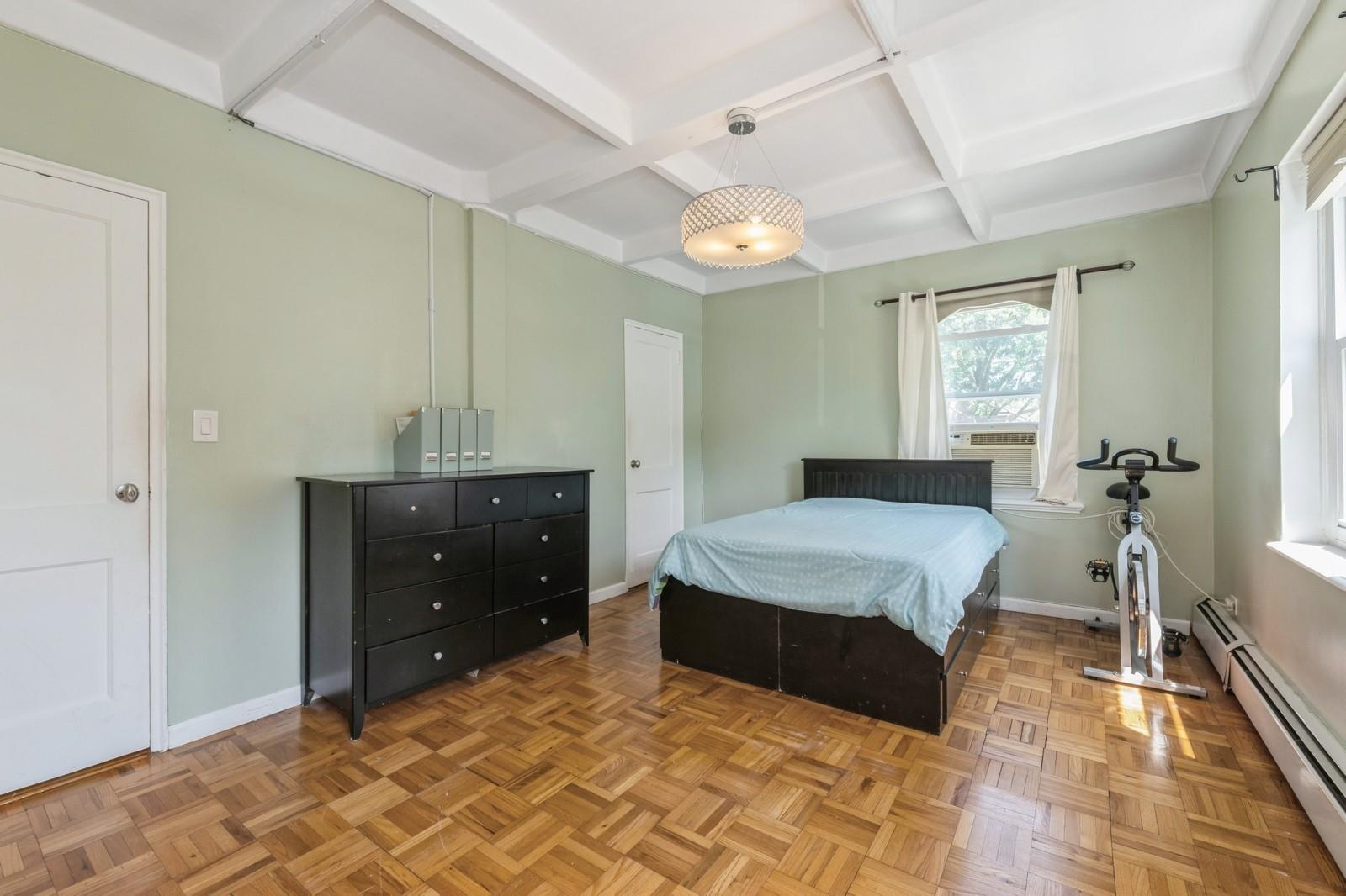 #13 photo, 147-35 Village Road, 皇后區 Briarwood , NY 11435