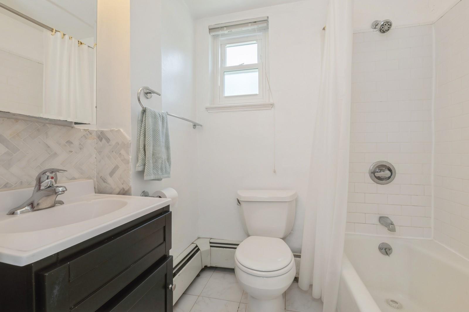 #15 photo, 147-35 Village Road, 皇后區 Briarwood , NY 11435