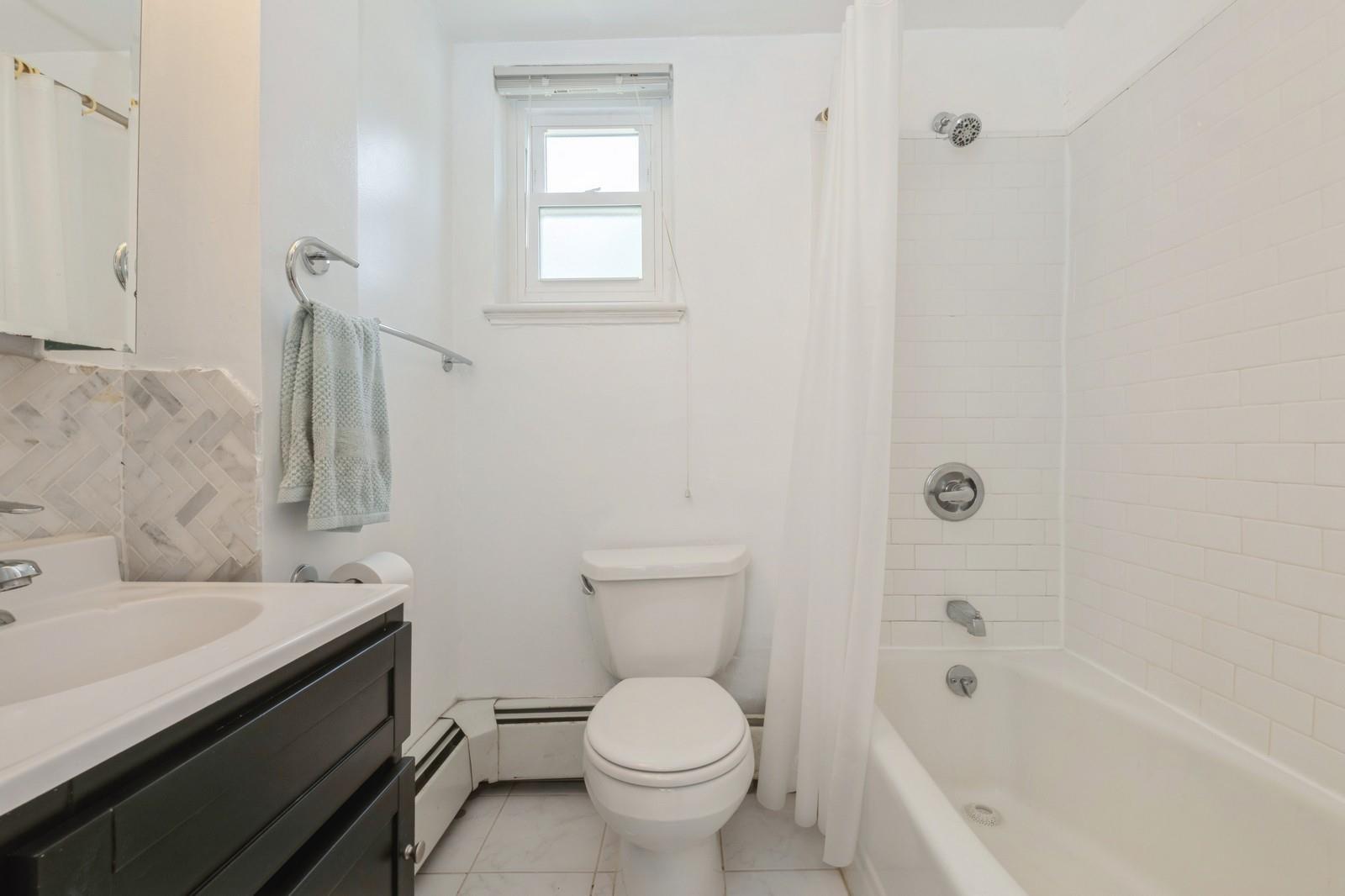 #16 photo, 147-35 Village Road, 皇后區 Briarwood , NY 11435