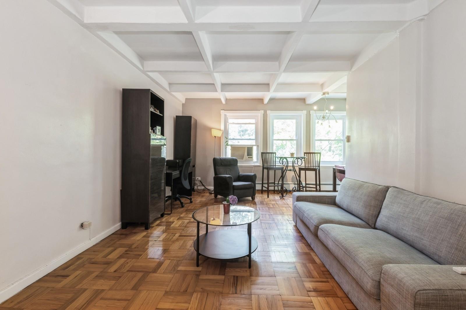 #2 photo, 147-35 Village Road, 皇后區 Briarwood , NY 11435