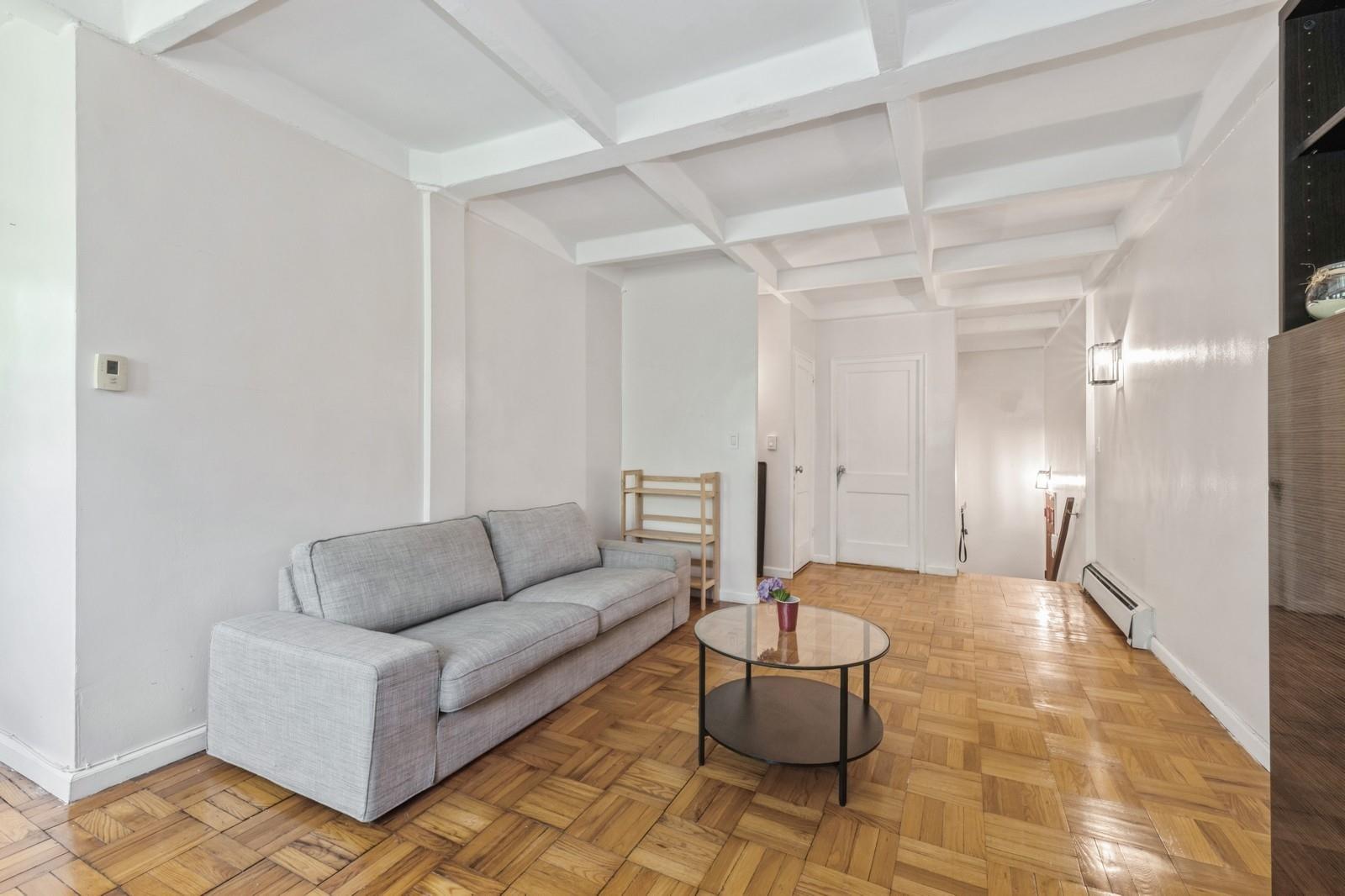 #4 photo, 147-35 Village Road, 皇后區 Briarwood , NY 11435