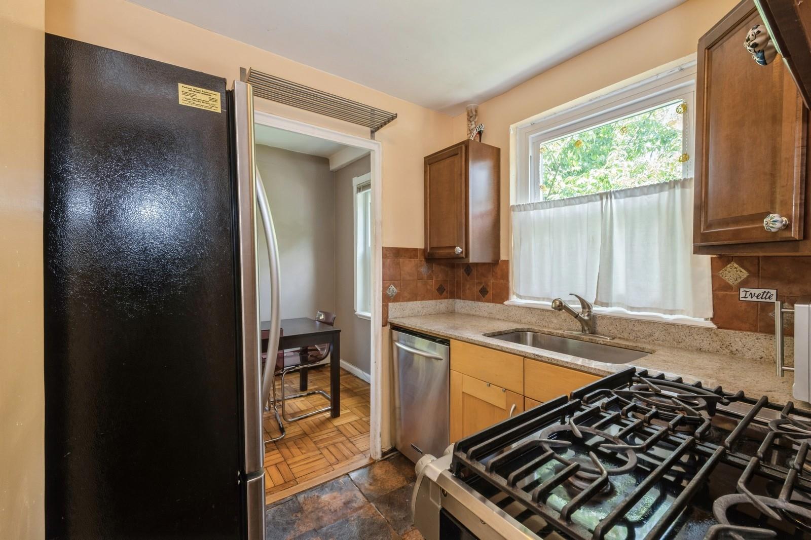 #8 photo, 147-35 Village Road, 皇后區 Briarwood , NY 11435