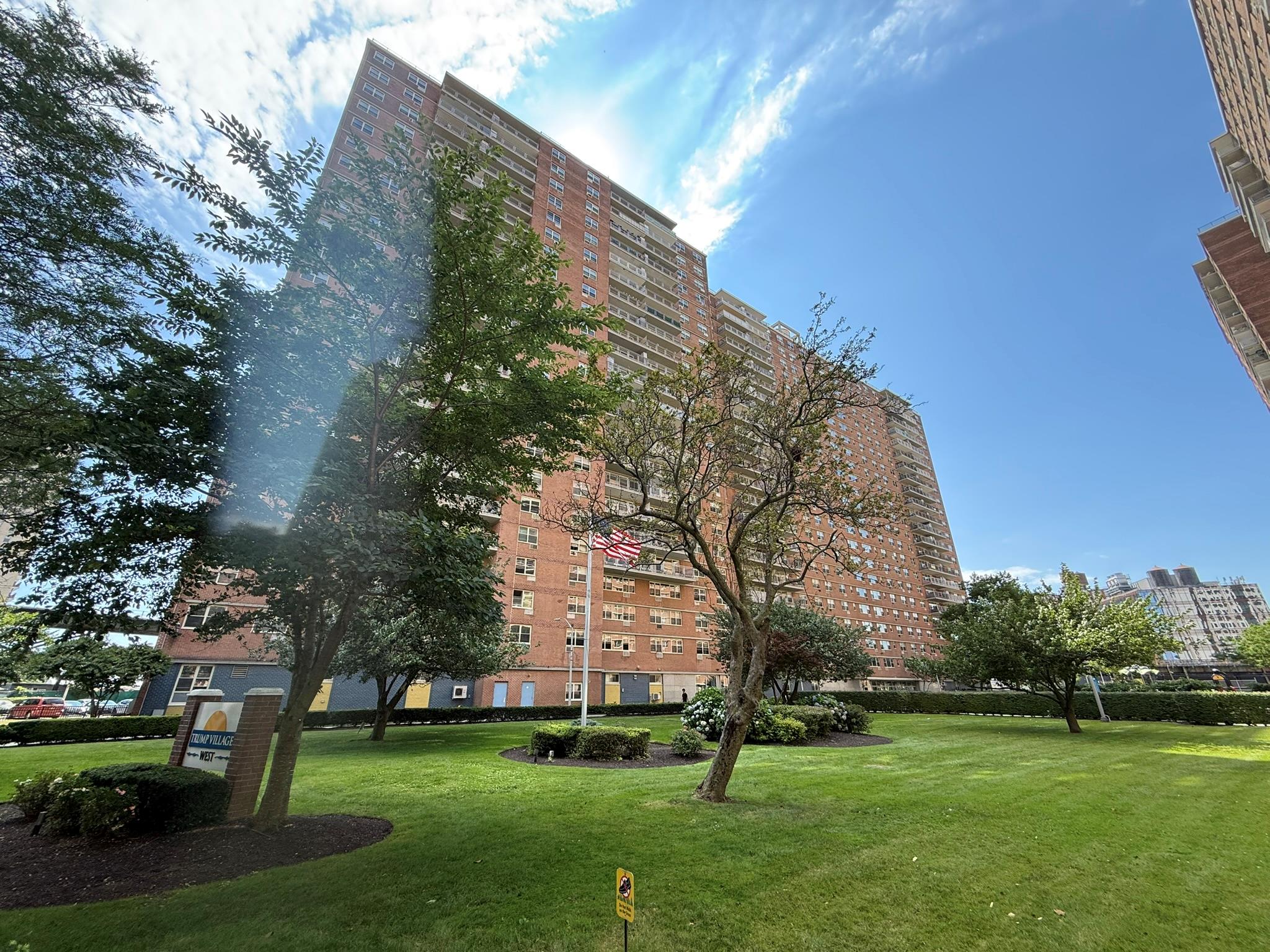 #1 photo, 2944 W 5th Street, הברונקס Brooklyn , NY 11224