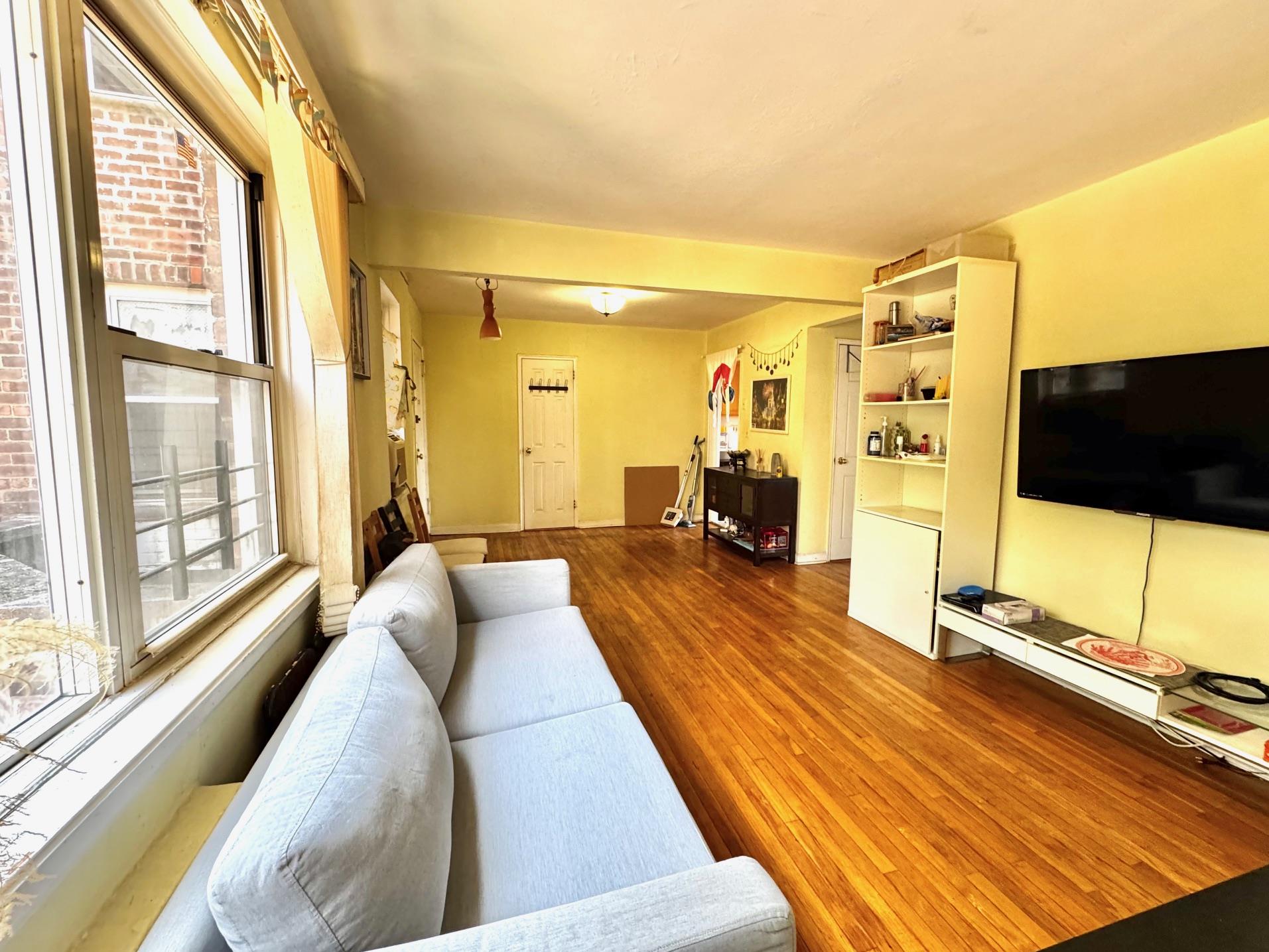 #3 photo, 138-29 Jewel Ave, クイーンズ区 Kew Garden Hills , NY 11367