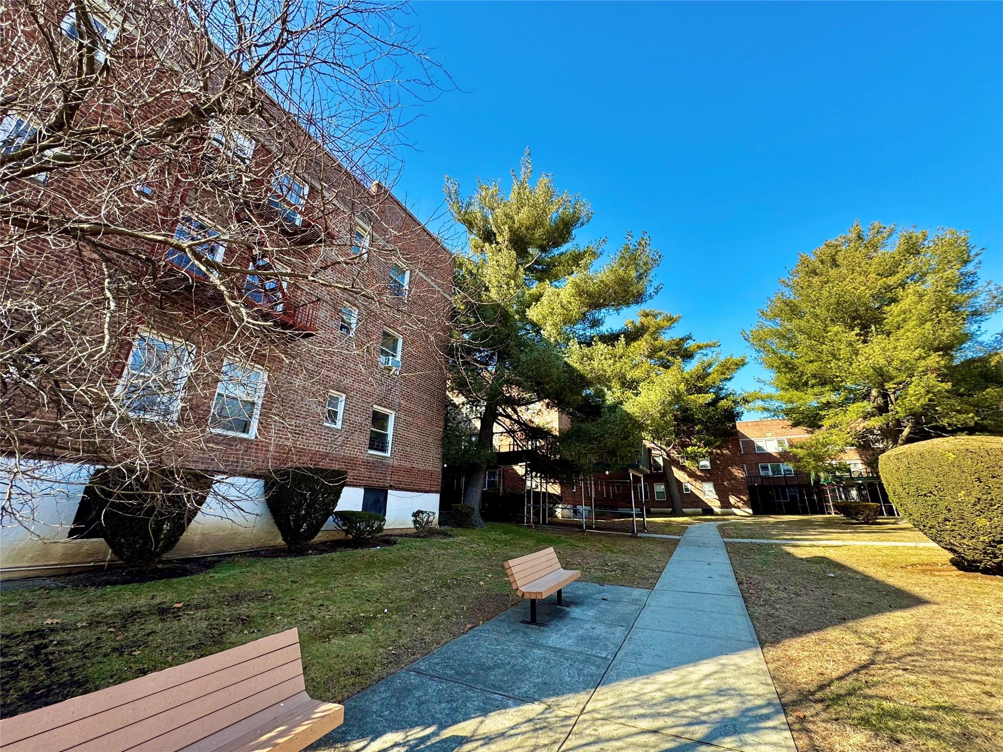 #8 photo, 138-29 Jewel Ave, クイーンズ区 Kew Garden Hills , NY 11367