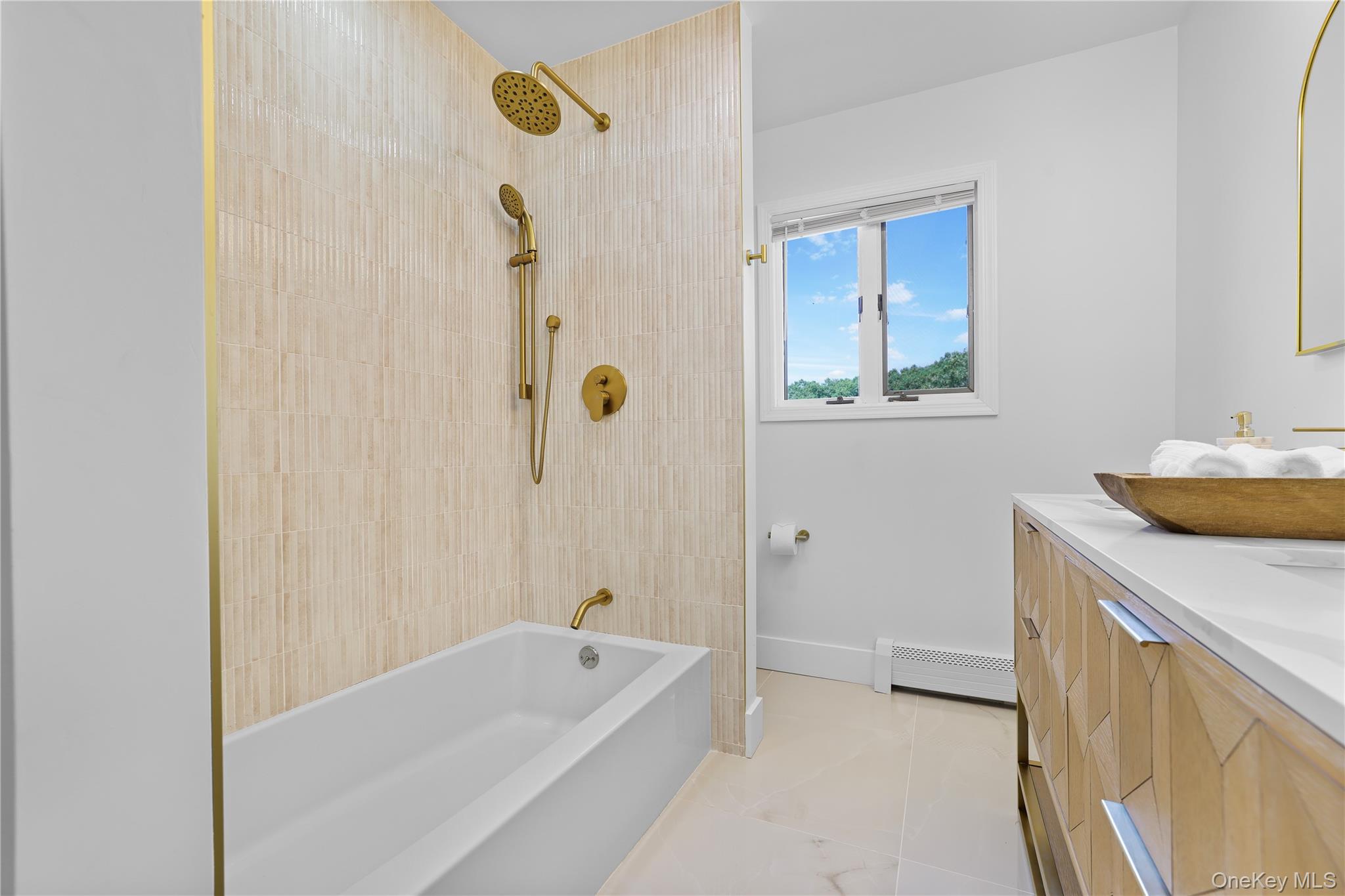 #19 photo, 13 Bittersweet Avenue, サフォーク郡 Hampton Bays , NY 11946