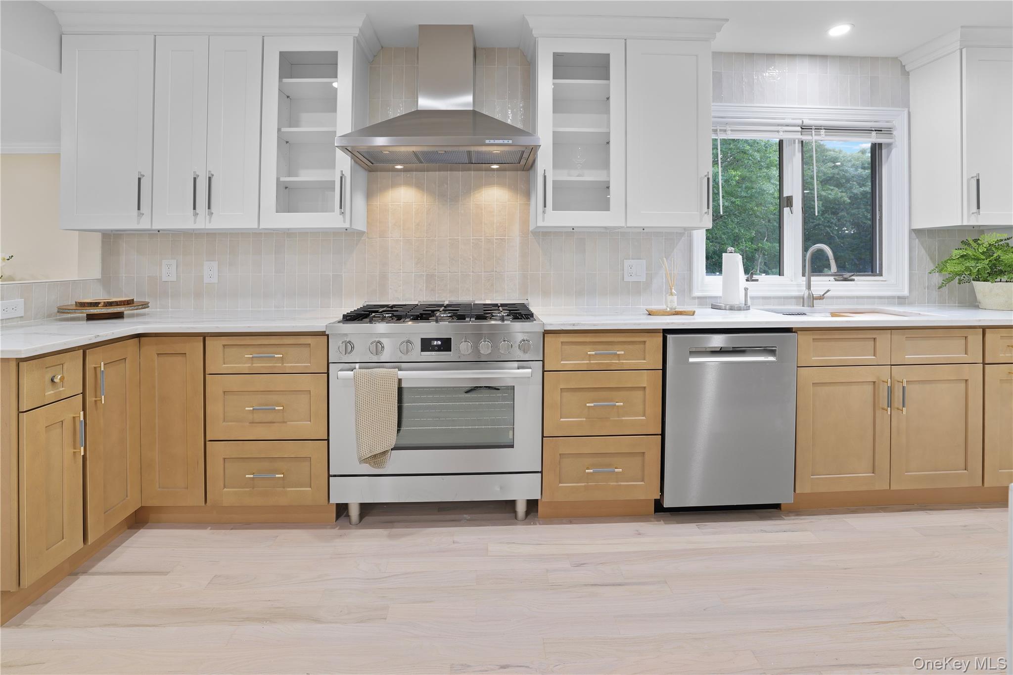 #2 photo, 13 Bittersweet Avenue, サフォーク郡 Hampton Bays , NY 11946