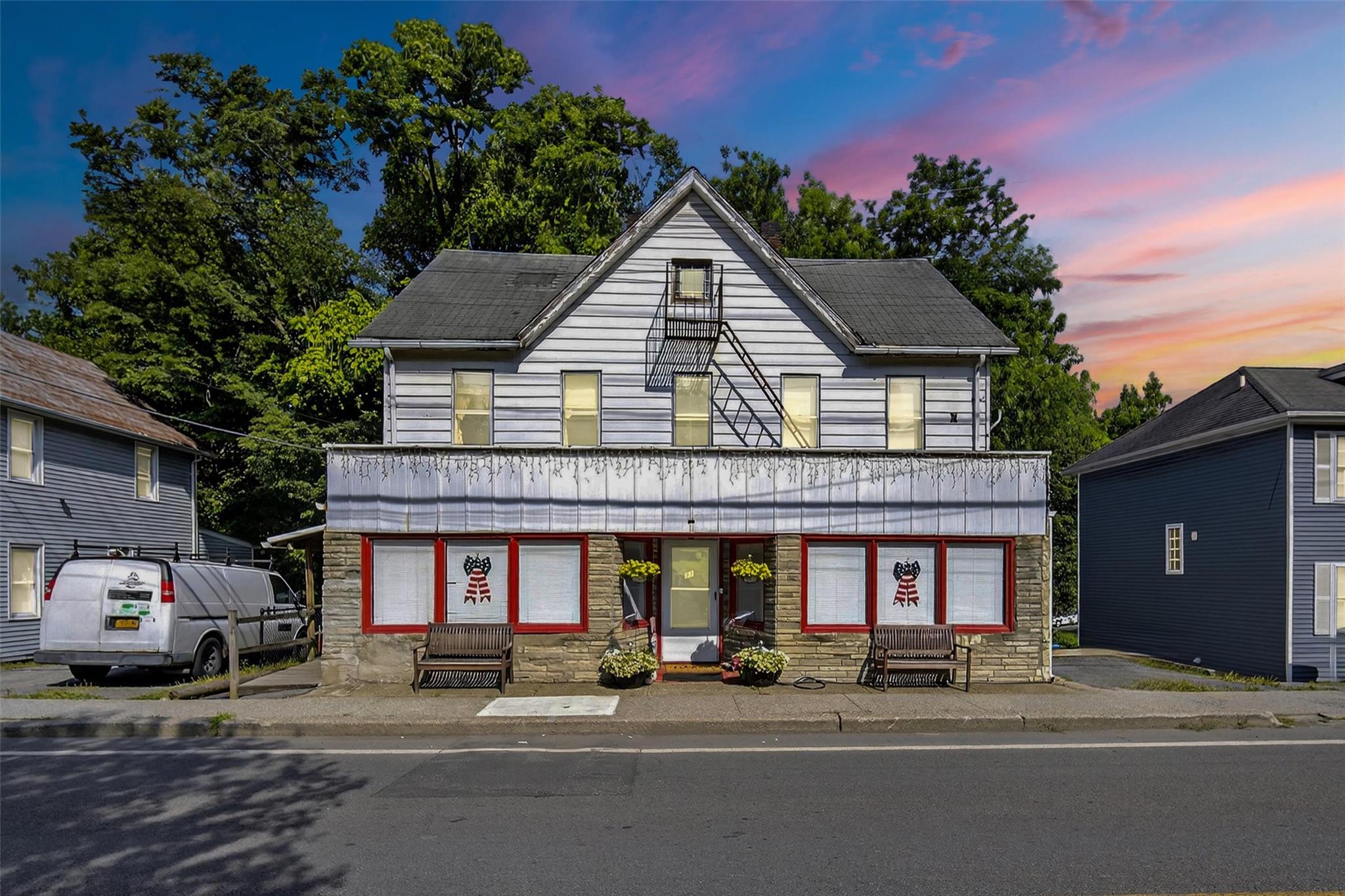 #1 photo, 31 S Montgomery Street, 뉴욕주 Walden , NY 12586