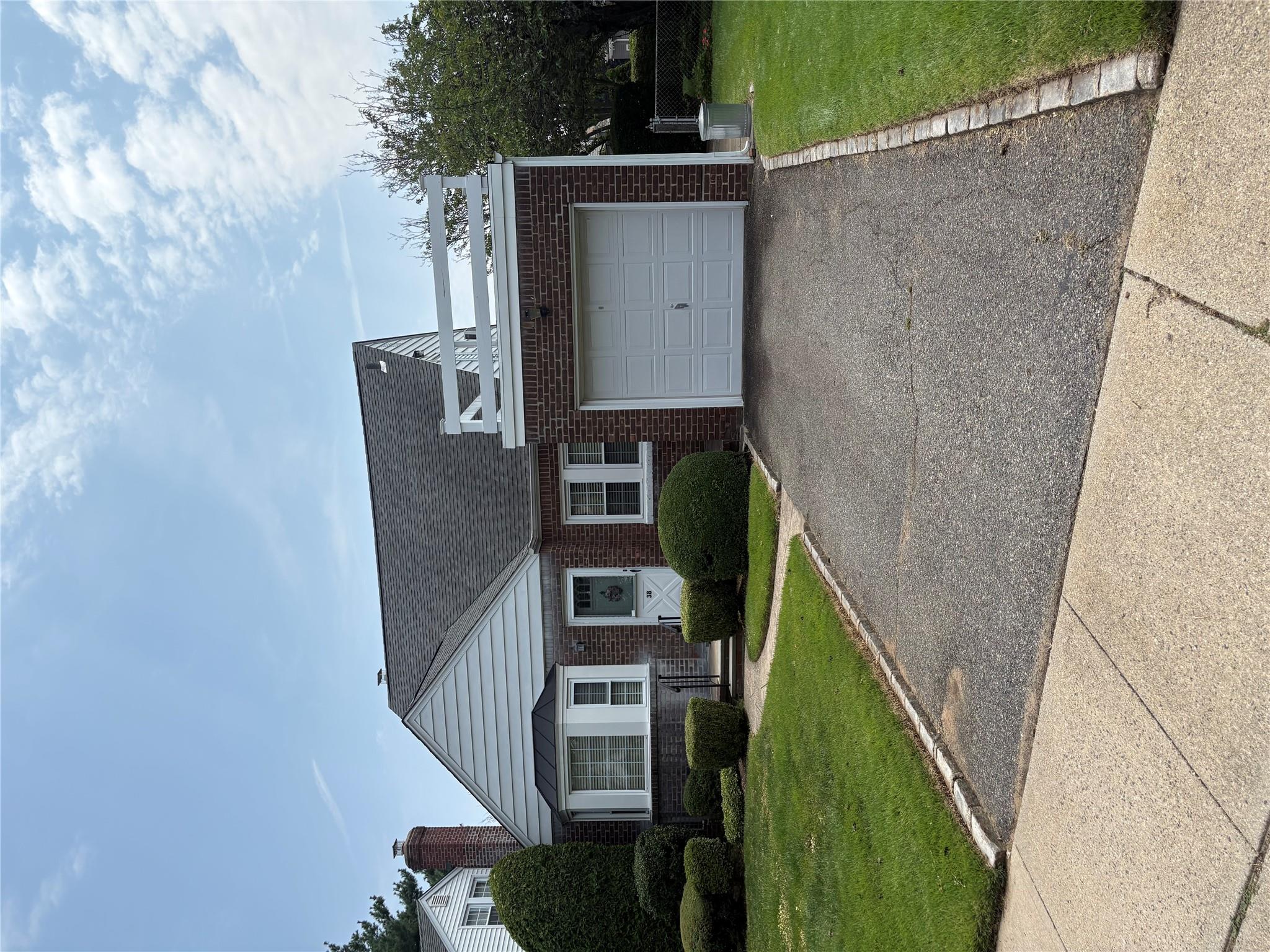 #1 photo, 38 Surrey Road, 长岛 New Hyde Park , NY 11040