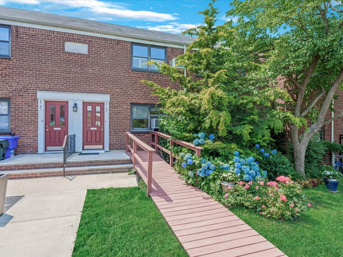 #1 photo, 21-33 Utopia Parkway, Whitestone , NY 11357