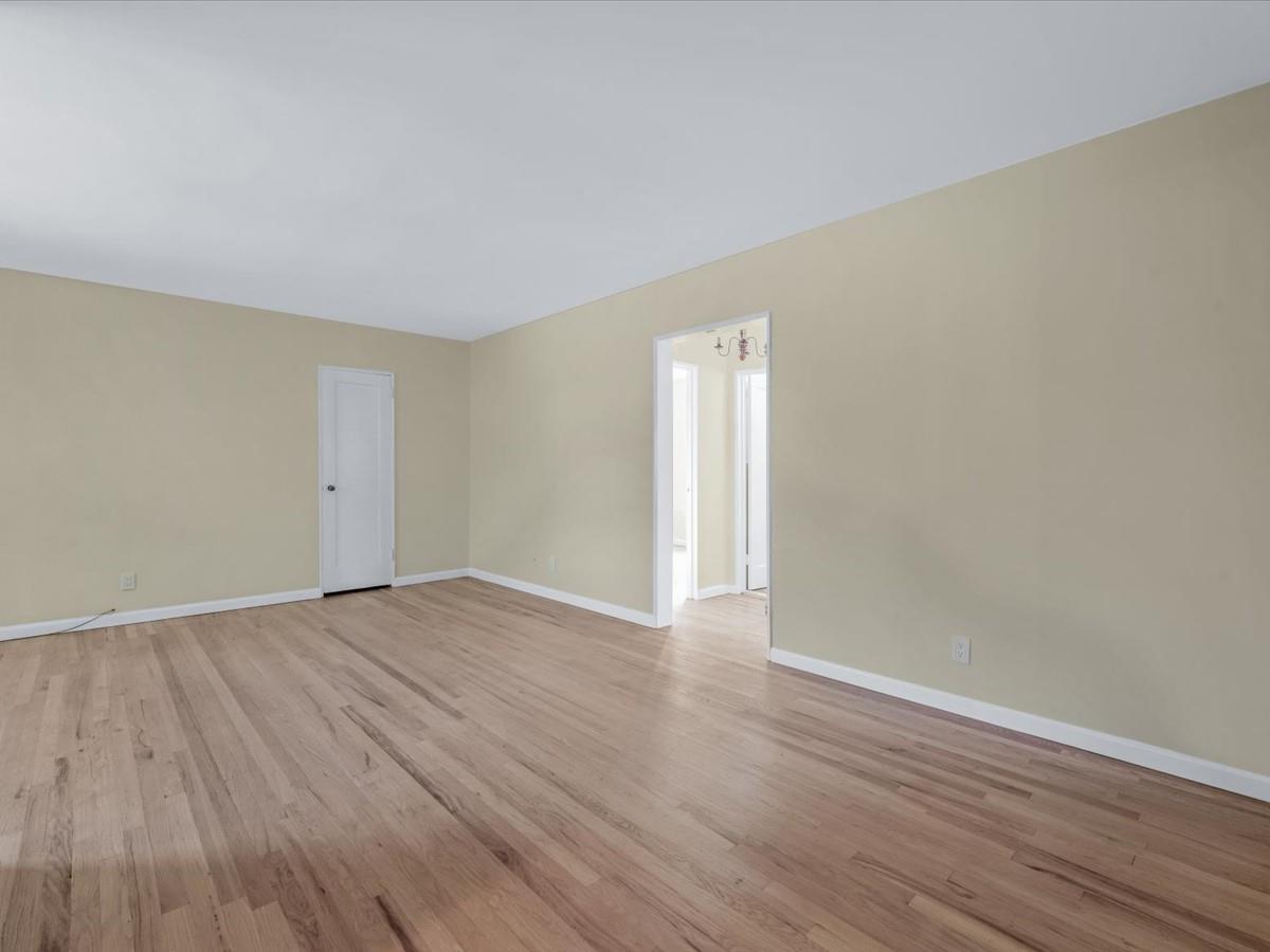 #11 photo, 21-33 Utopia Parkway, クイーンズ区 Whitestone , NY 11357