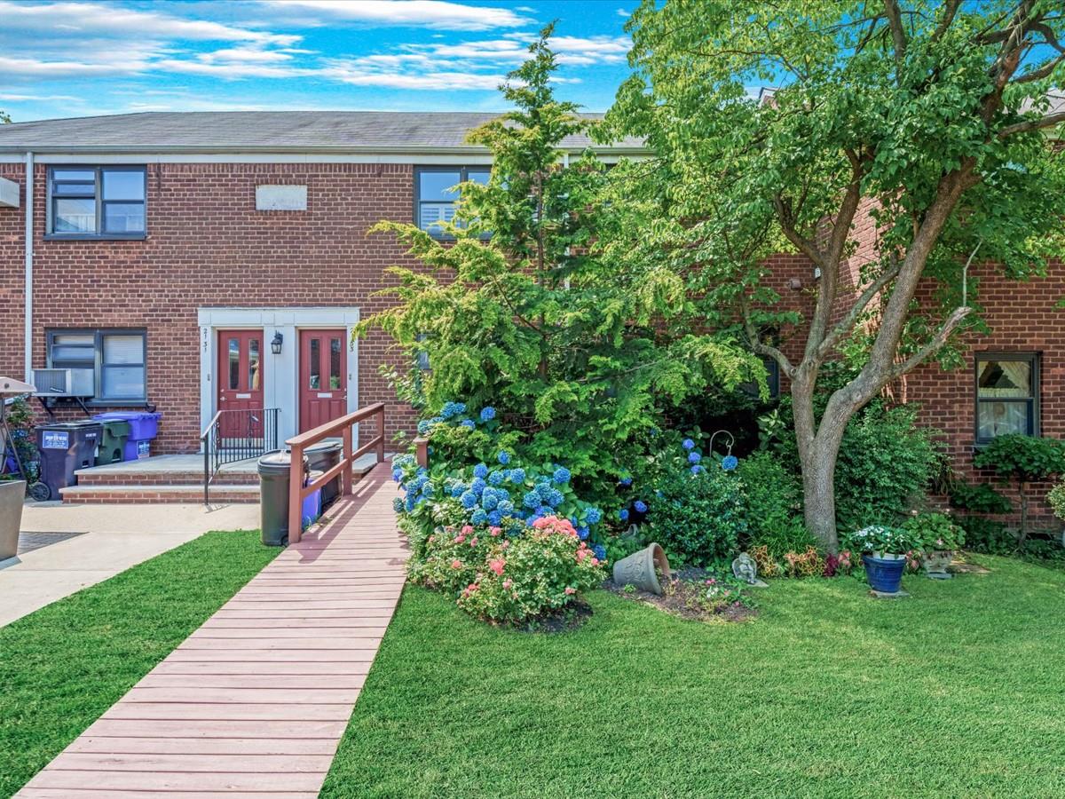 #2 photo, 21-33 Utopia Parkway, クイーンズ区 Whitestone , NY 11357