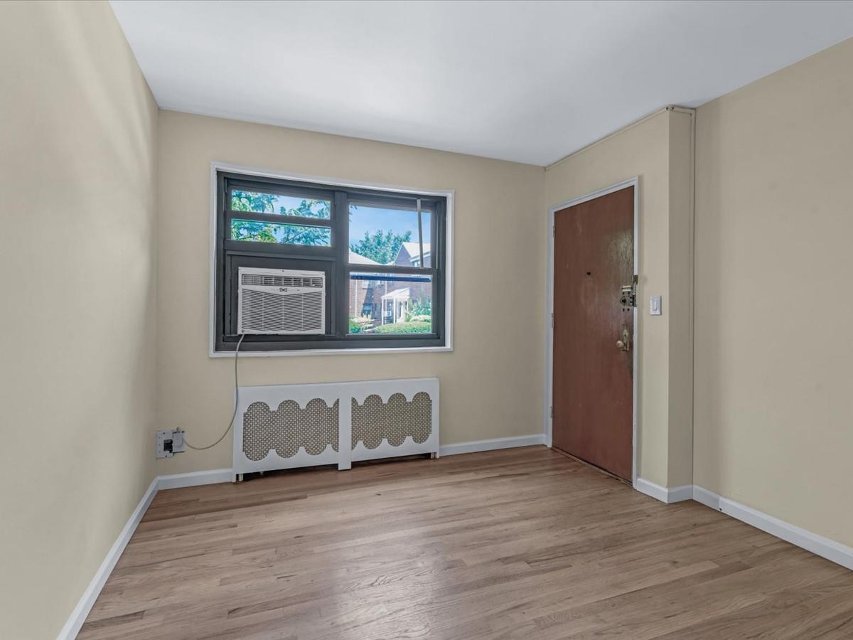 #6 photo, 21-33 Utopia Parkway, クイーンズ区 Whitestone , NY 11357