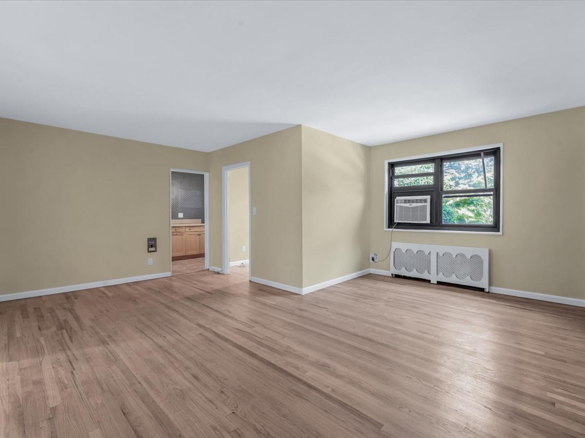 #7 photo, 21-33 Utopia Parkway, クイーンズ区 Whitestone , NY 11357