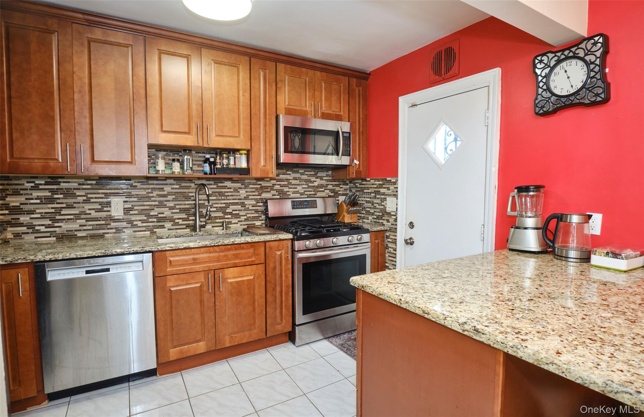 #15 photo, 3000 Radcliff Avenue, Bronx , NY 10469