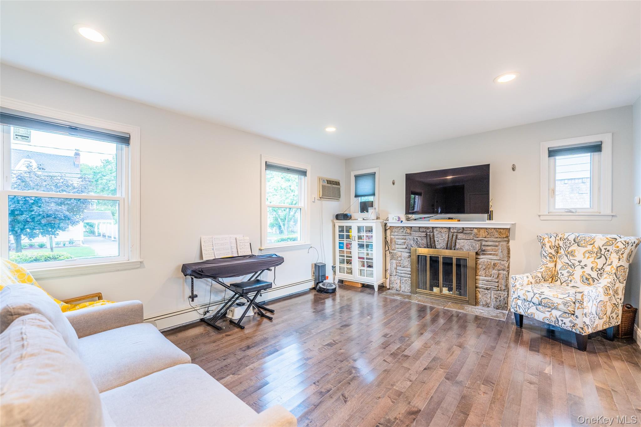 #13 photo, 43 Jayson Avenue, Great Neck , NY 11021