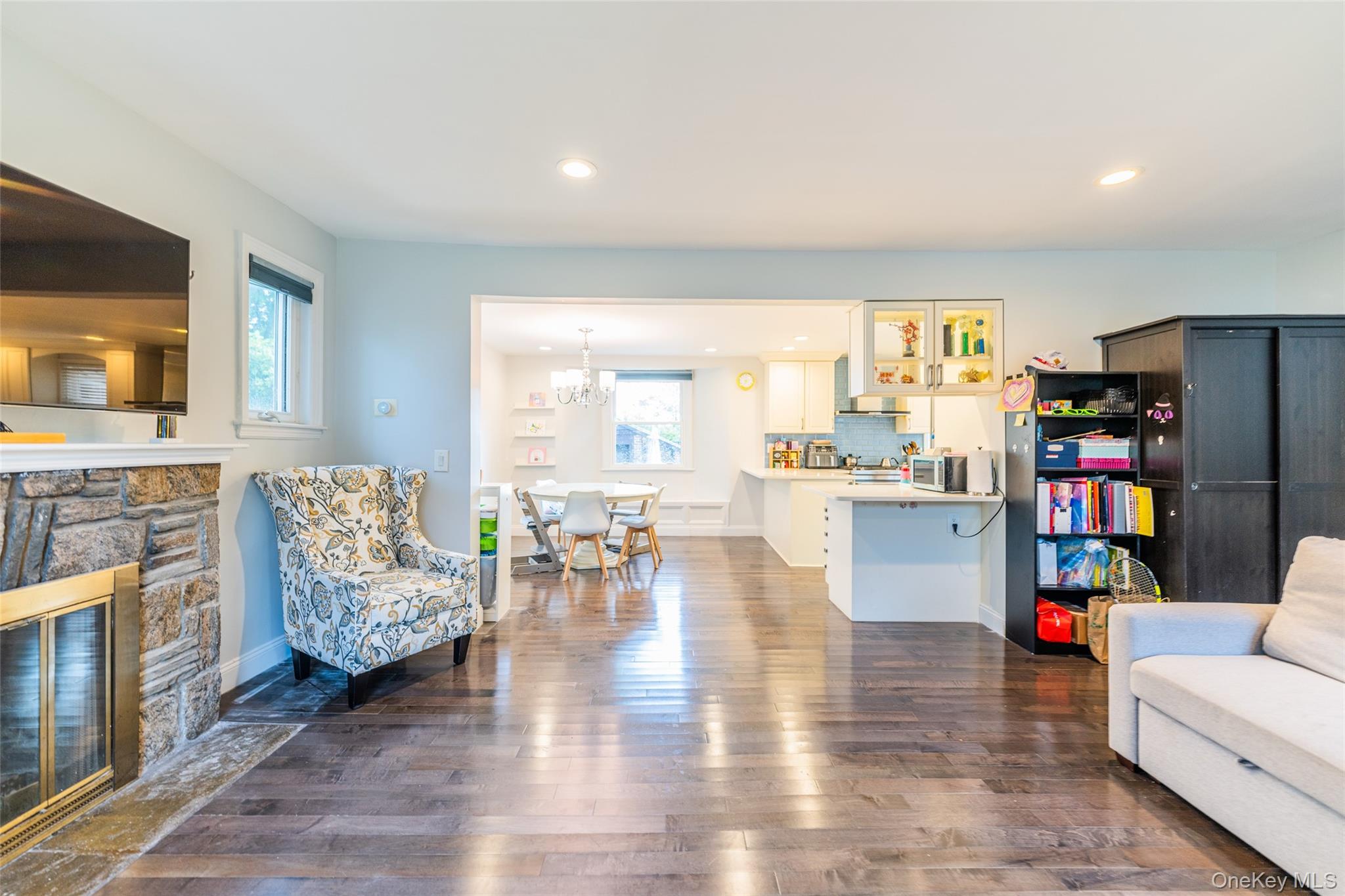 #15 photo, 43 Jayson Avenue, Great Neck , NY 11021