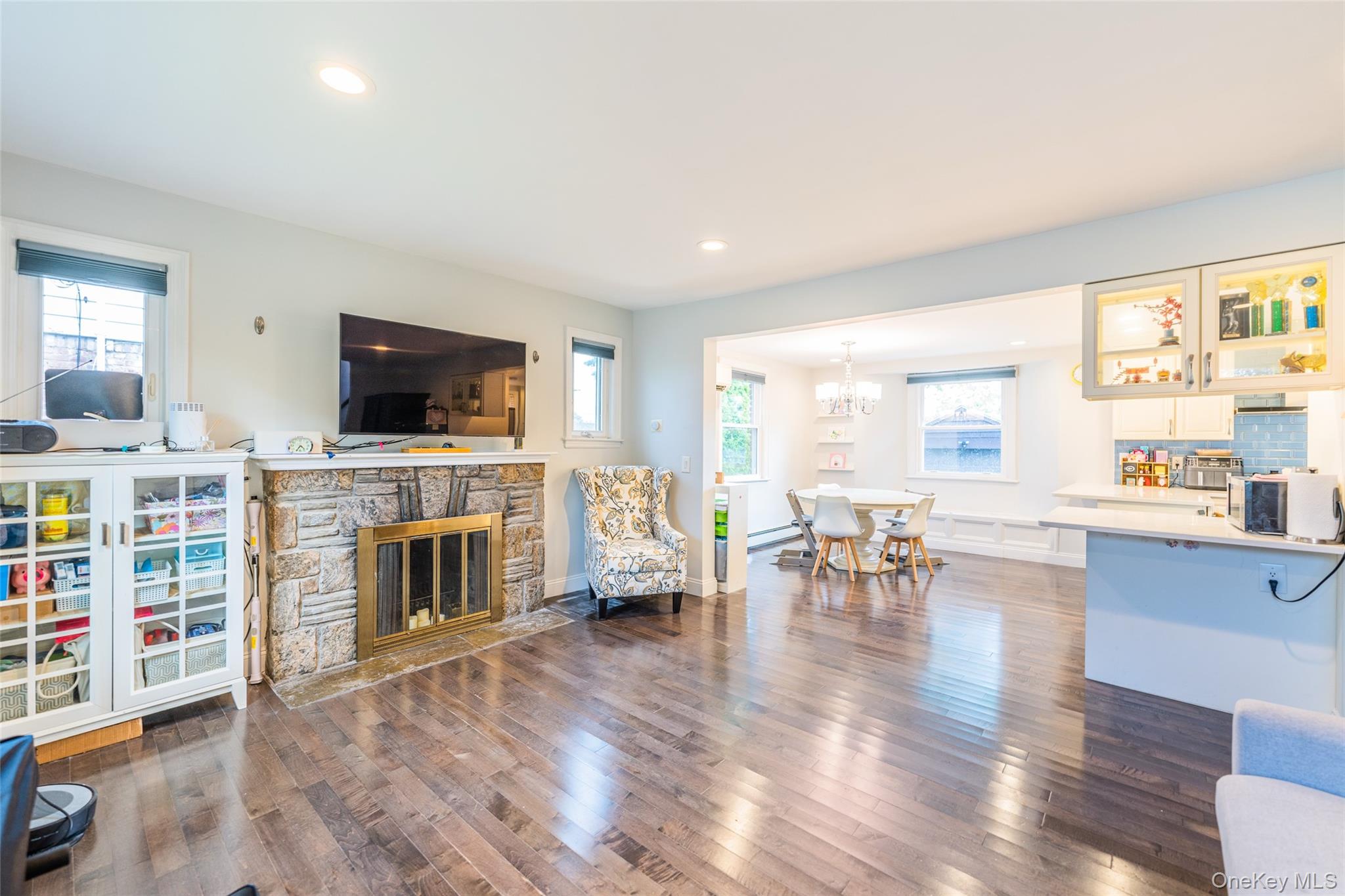 #19 photo, 43 Jayson Avenue, Great Neck , NY 11021