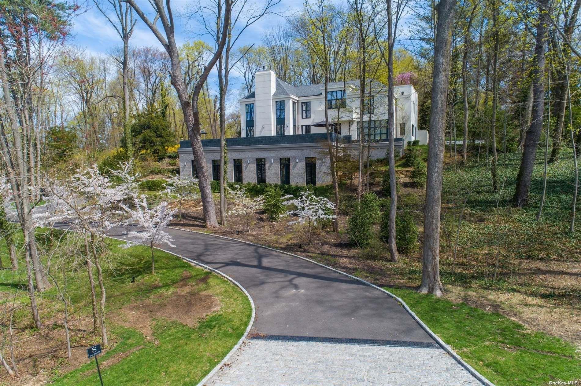 #1 photo, 9 Winding Way, Locust Valley , NY 11560