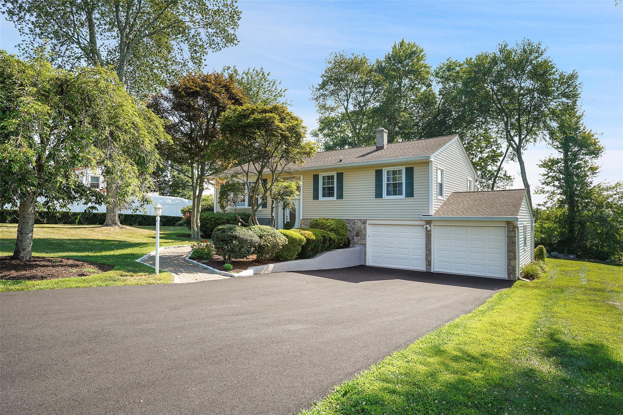 #1 photo, 19 Pike Place, Mahopac , NY 10541