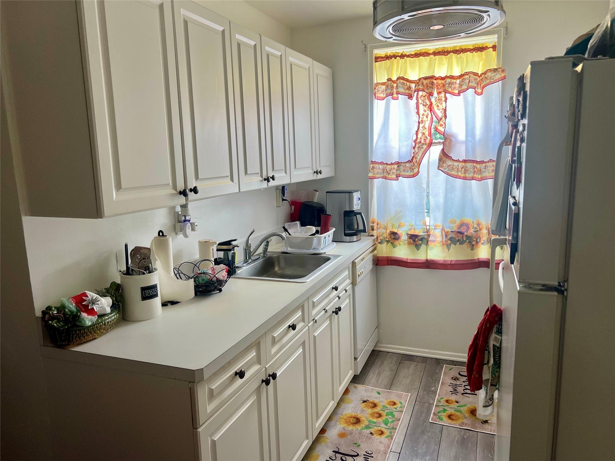 #3 photo, 709 Warburton Avenue, Yonkers , NY 10701