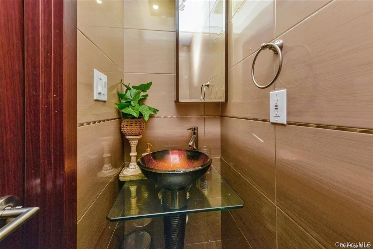 #10 photo, 87-67 Chevy Chase, Jamaica Estates , NY 11432