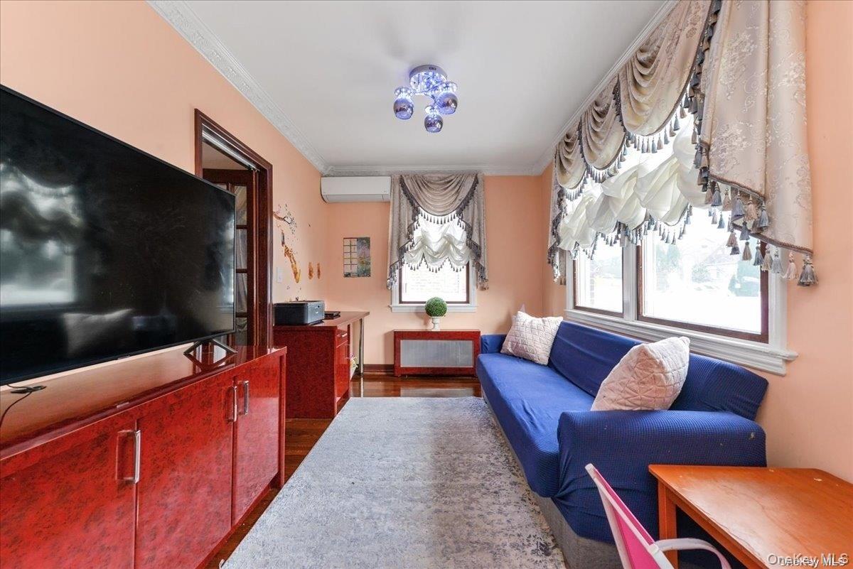 #8 photo, 87-67 Chevy Chase, Jamaica Estates , NY 11432