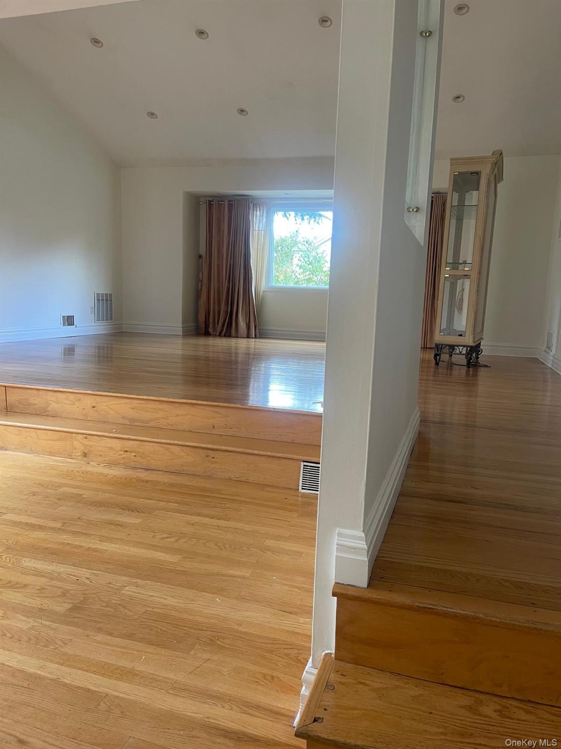 #10 photo, 29 Bayberry Road, Lawrence , NY 11559