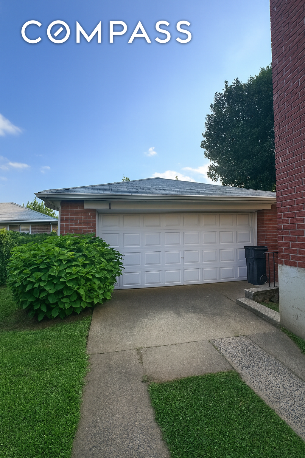 #2 photo, 424 Cromwell Avenue, New York City , NY 10305