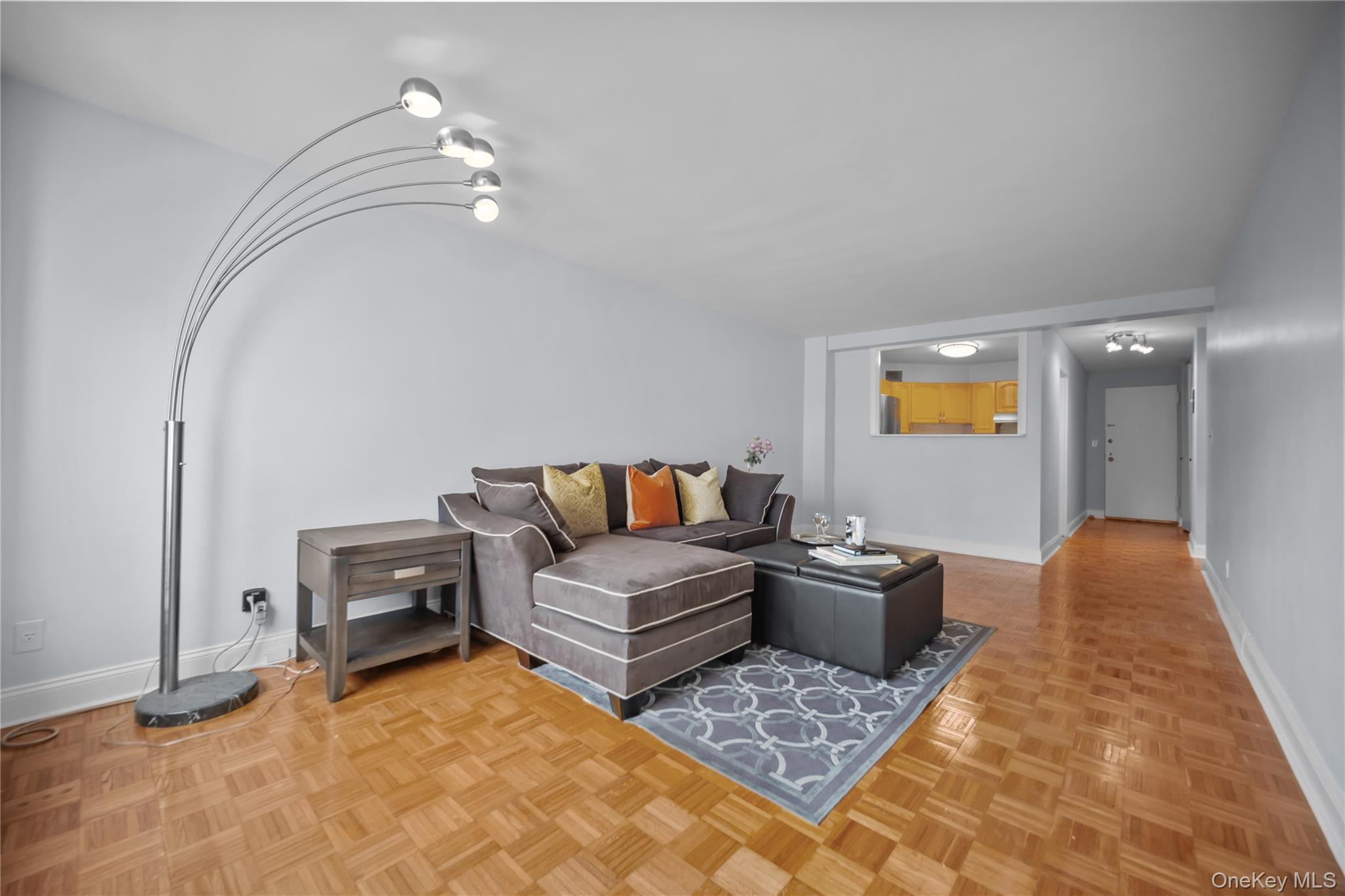 #2 photo, 12 Old Mamaroneck Road, 紐約州 White Plains , NY 10605