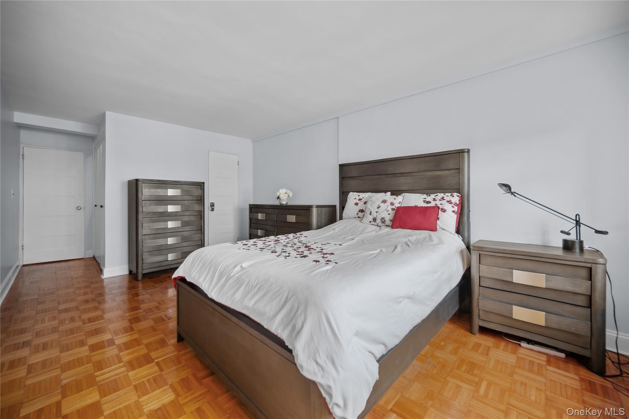 #8 photo, 12 Old Mamaroneck Road, 紐約州 White Plains , NY 10605