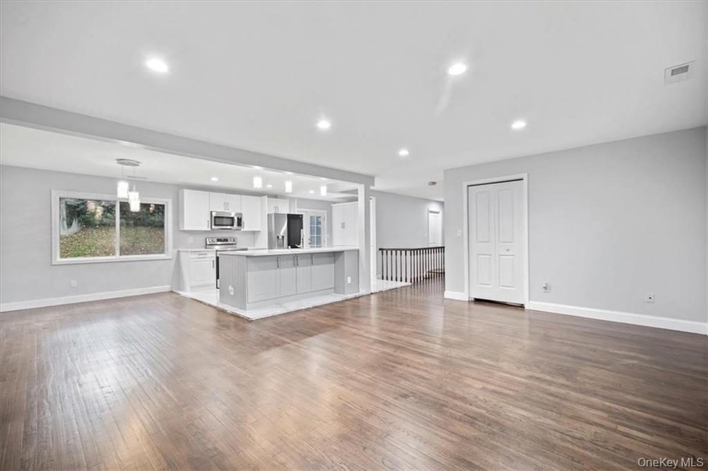 #3 photo, 423 Westchester Avenue, White Plains , NY 10604