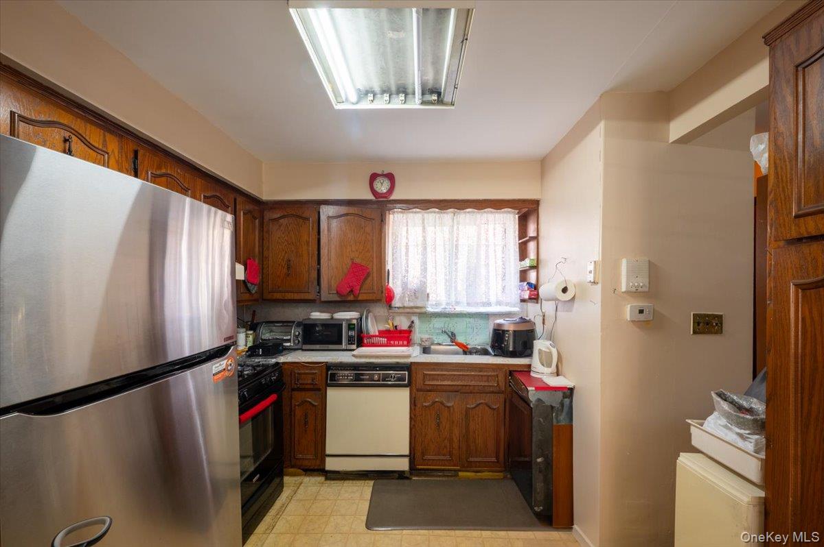 #8 photo, 16608 29th Avenue, Flushing , NY 11358