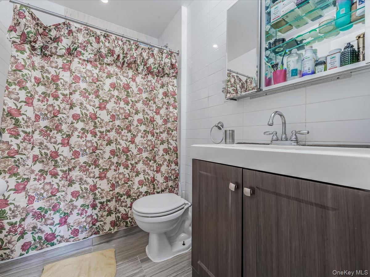 #11 photo, 94-31 59 Avenue, Elmhurst , NY 11373